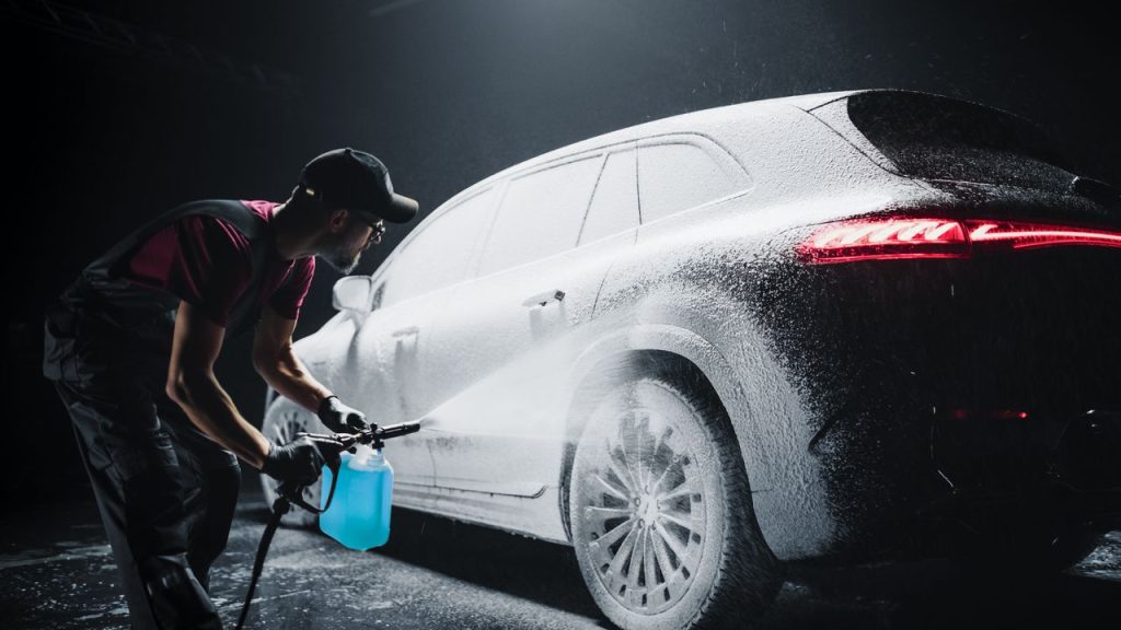 Elbilsladdning: Laddplatser, laddningsarbetsplatser och protokoll Elbilsladdning: Laddplatser, laddningsarbetsplatser och protokoll