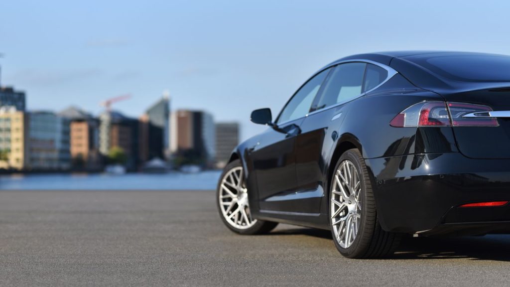 Elbilens påverkan på miljön och laddningsinfrastruktur Elbilens påverkan på miljön och laddningsinfrastruktur