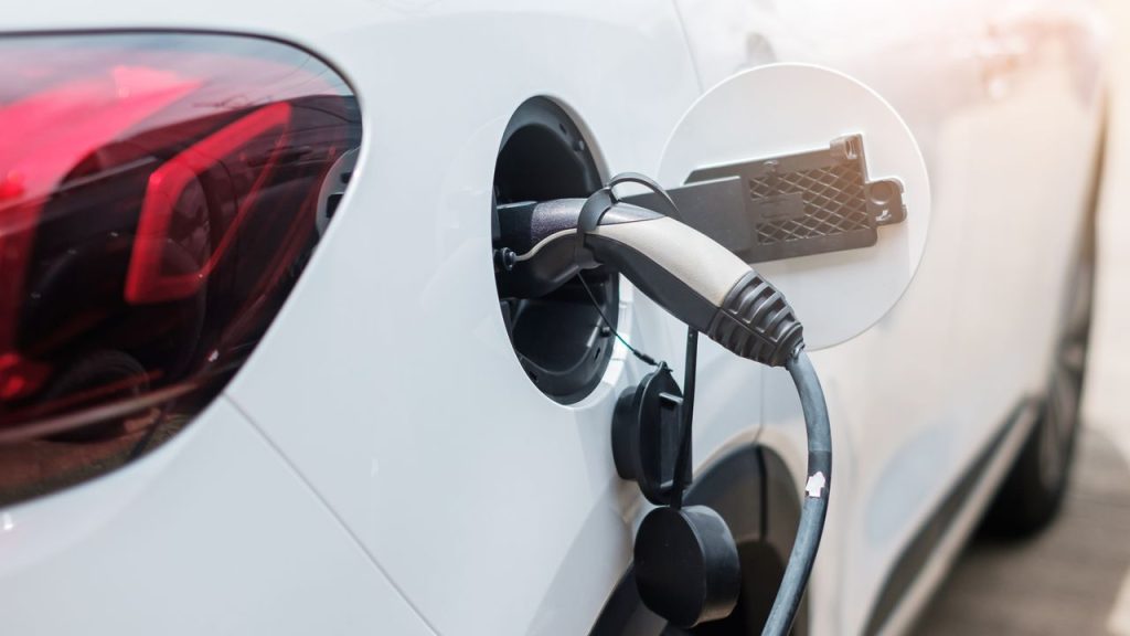 Elbilsladdning och vikten av laddningsinfrastruktur Elbilsladdning och vikten av laddningsinfrastruktur