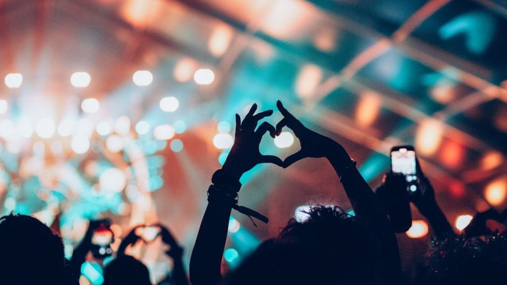 Popkultur: Kändisskvaller, TV-serier och spel Popkultur: Kändisskvaller, TV-serier och spel